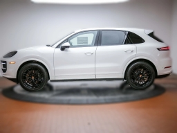 Porsche Cayenne Base AWD 2026