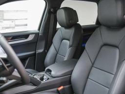 Porsche Cayenne Base AWD 2026