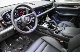 Porsche Cayenne Base AWD 2026