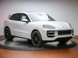 Porsche Cayenne Base AWD 2026