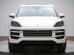 Porsche Cayenne Base AWD 2026