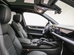 Porsche Cayenne Base AWD 2026
