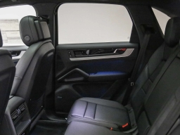 Porsche Cayenne Base AWD 2026