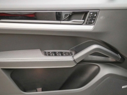 Porsche Cayenne Base AWD 2026