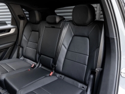 Porsche Cayenne Base AWD 2026