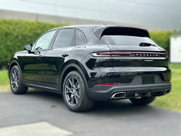 Porsche Cayenne Base AWD 2026