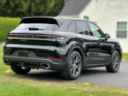 Porsche Cayenne Base AWD 2026