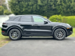Porsche Cayenne Base AWD 2026