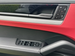 Porsche Cayenne Base AWD 2026