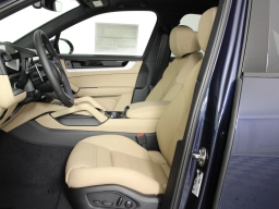 Porsche Cayenne Base AWD 2026