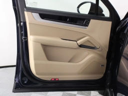 Porsche Cayenne Base AWD 2026