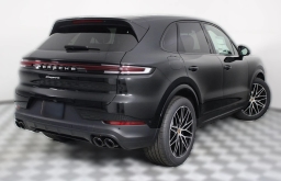 Porsche Cayenne Base AWD 2026