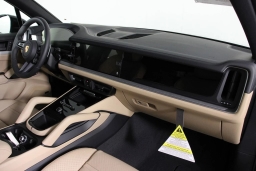 Porsche Cayenne Base AWD 2026