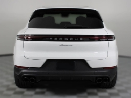 Porsche Cayenne Base AWD 2026