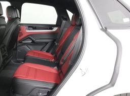 Porsche Cayenne Base AWD 2026