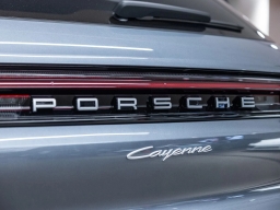 Porsche Cayenne Base AWD 2026