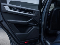 Porsche Cayenne Base AWD 2026