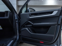 Porsche Cayenne Base AWD 2026