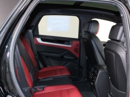 Porsche Cayenne Base AWD 2026