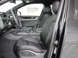 Porsche Cayenne Base AWD 2026