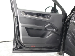 Porsche Cayenne Base AWD 2026