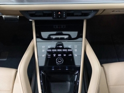 Porsche Cayenne Base AWD 2026