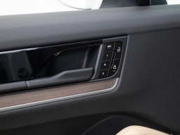 Porsche Cayenne Base AWD 2026