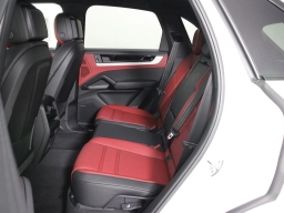 Porsche Cayenne Base AWD 2026