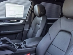 Porsche Cayenne Base AWD 2026