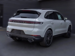 Porsche Cayenne Base AWD 2026