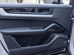 Porsche Cayenne Base AWD 2026