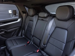 Porsche Cayenne Base AWD 2026