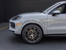 Porsche Cayenne Base AWD 2026