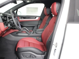 Porsche Cayenne Base AWD 2026