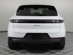 Porsche Cayenne Base AWD 2026