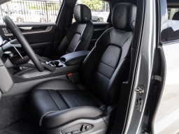 Porsche Cayenne Base AWD 2026