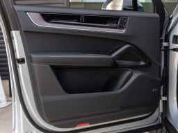 Porsche Cayenne Base AWD 2026