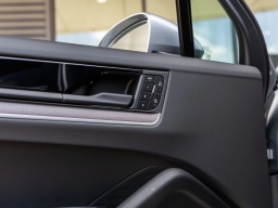 Porsche Cayenne Base AWD 2026