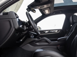 Porsche Cayenne Base AWD 2026
