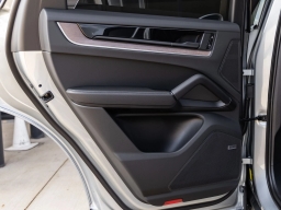 Porsche Cayenne Base AWD 2026