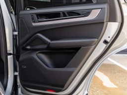 Porsche Cayenne Base AWD 2026