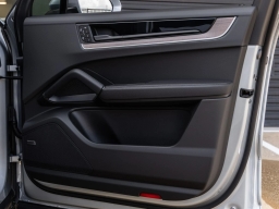 Porsche Cayenne Base AWD 2026
