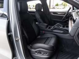 Porsche Cayenne Base AWD 2026