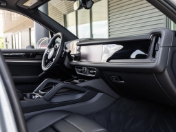Porsche Cayenne Base AWD 2026
