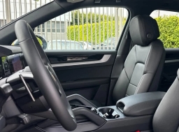 Porsche Cayenne Base AWD 2026