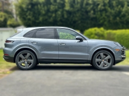 Porsche Cayenne Base AWD 2026