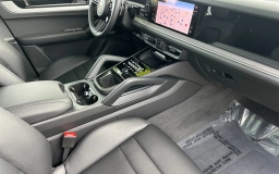 Porsche Cayenne Base AWD 2026