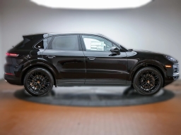 Porsche Cayenne Base AWD 2026