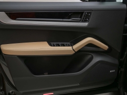 Porsche Cayenne Base AWD 2026