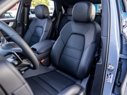 Porsche Cayenne Base AWD 2026